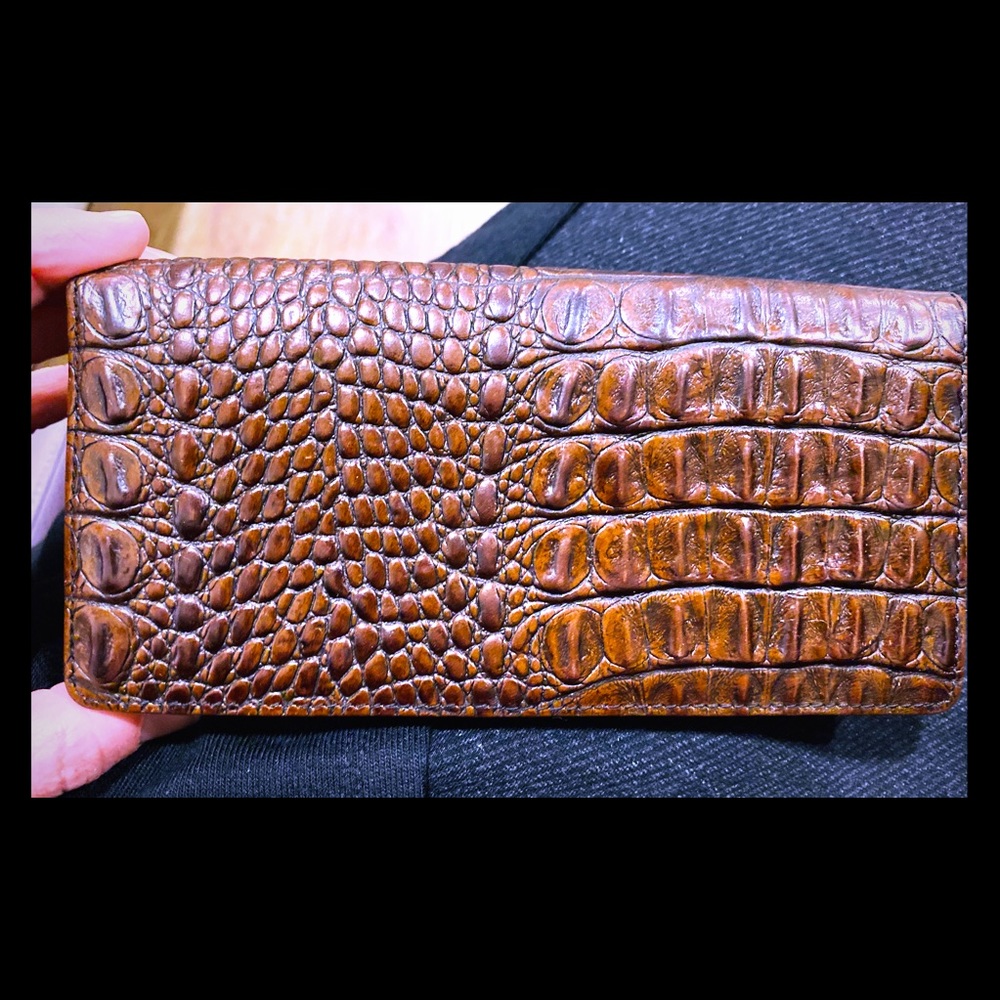 EUC Brahmin Wallet. Brown alligator.